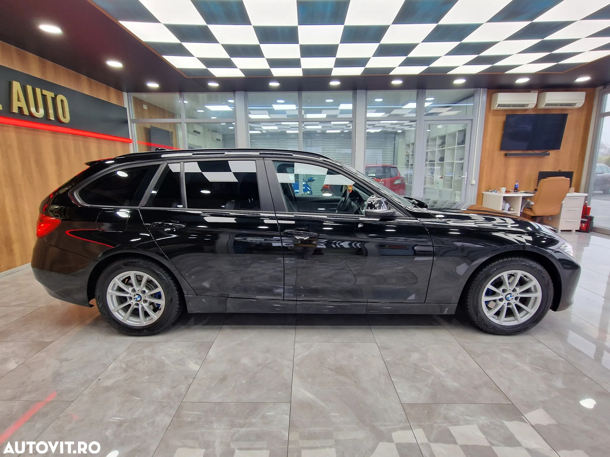BMW Seria 3 318d - 15