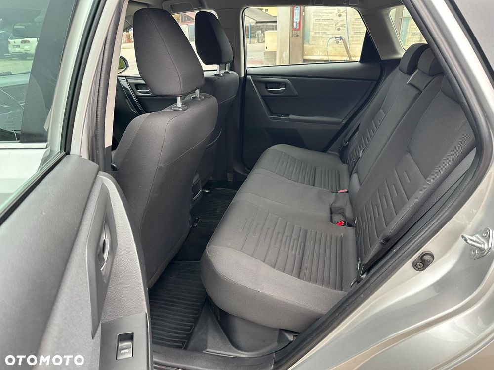 Toyota Auris Hybrid 135 Comfort - 23