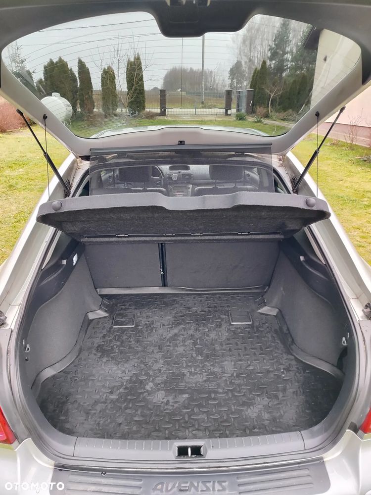 Toyota Avensis 2.0 VVT-i Sol - 8