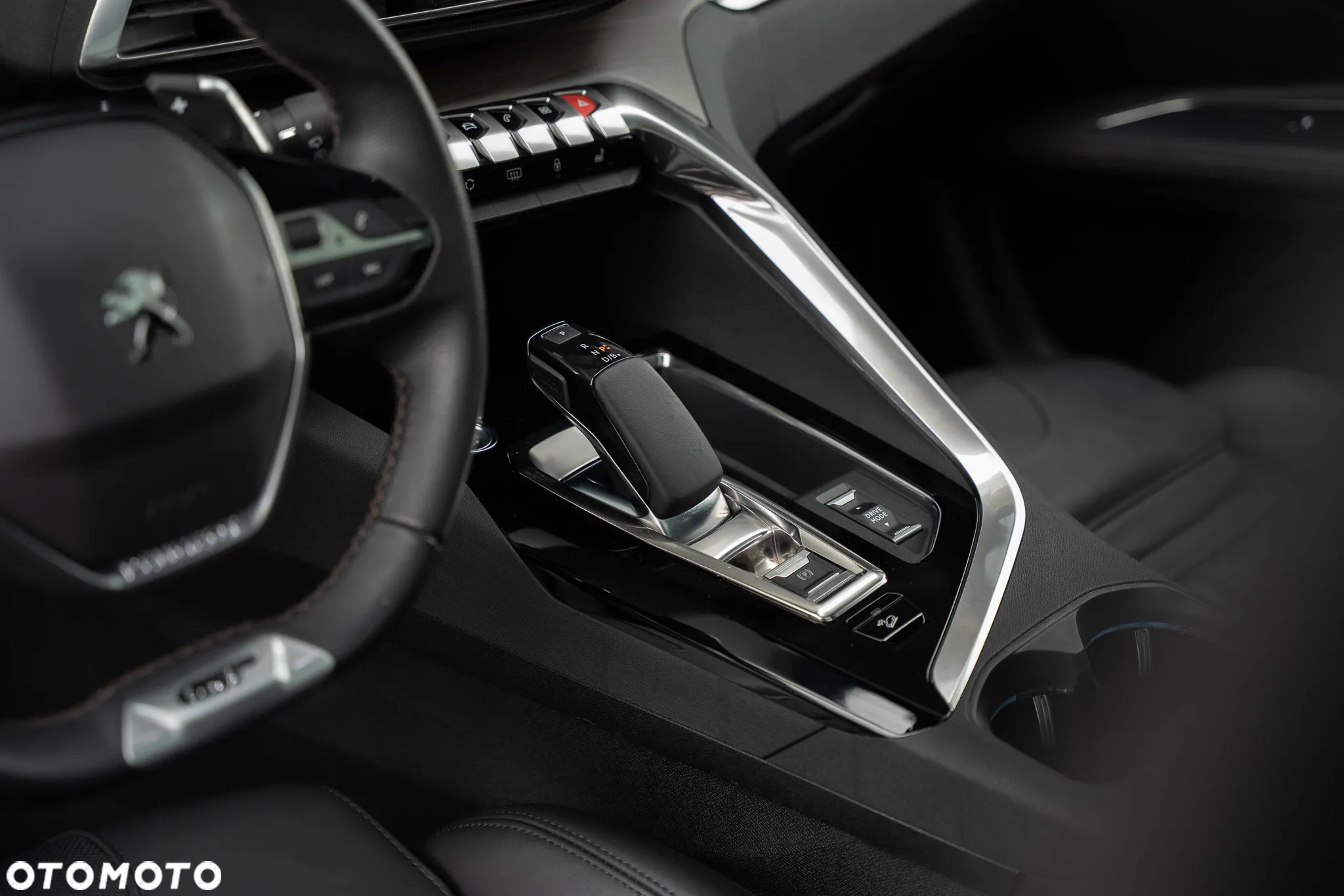 Peugeot 3008 Hybrid4 300 e-EAT8 GT - 28