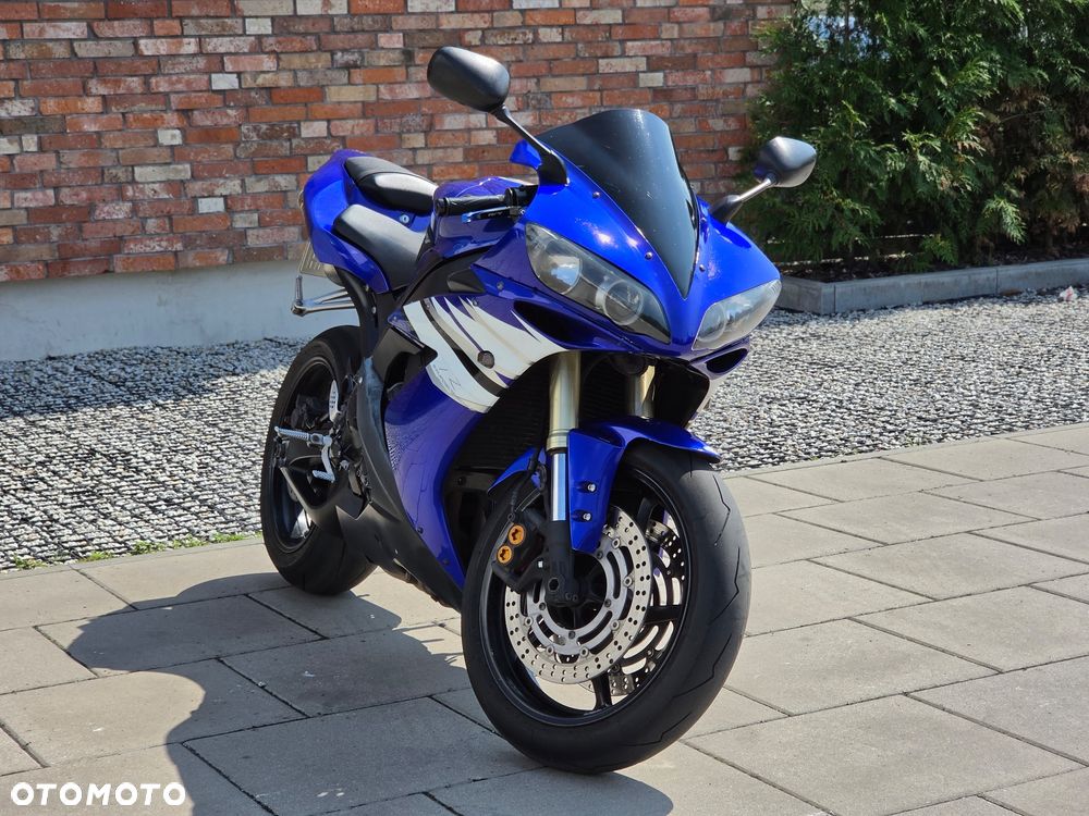 Yamaha R1 - 12