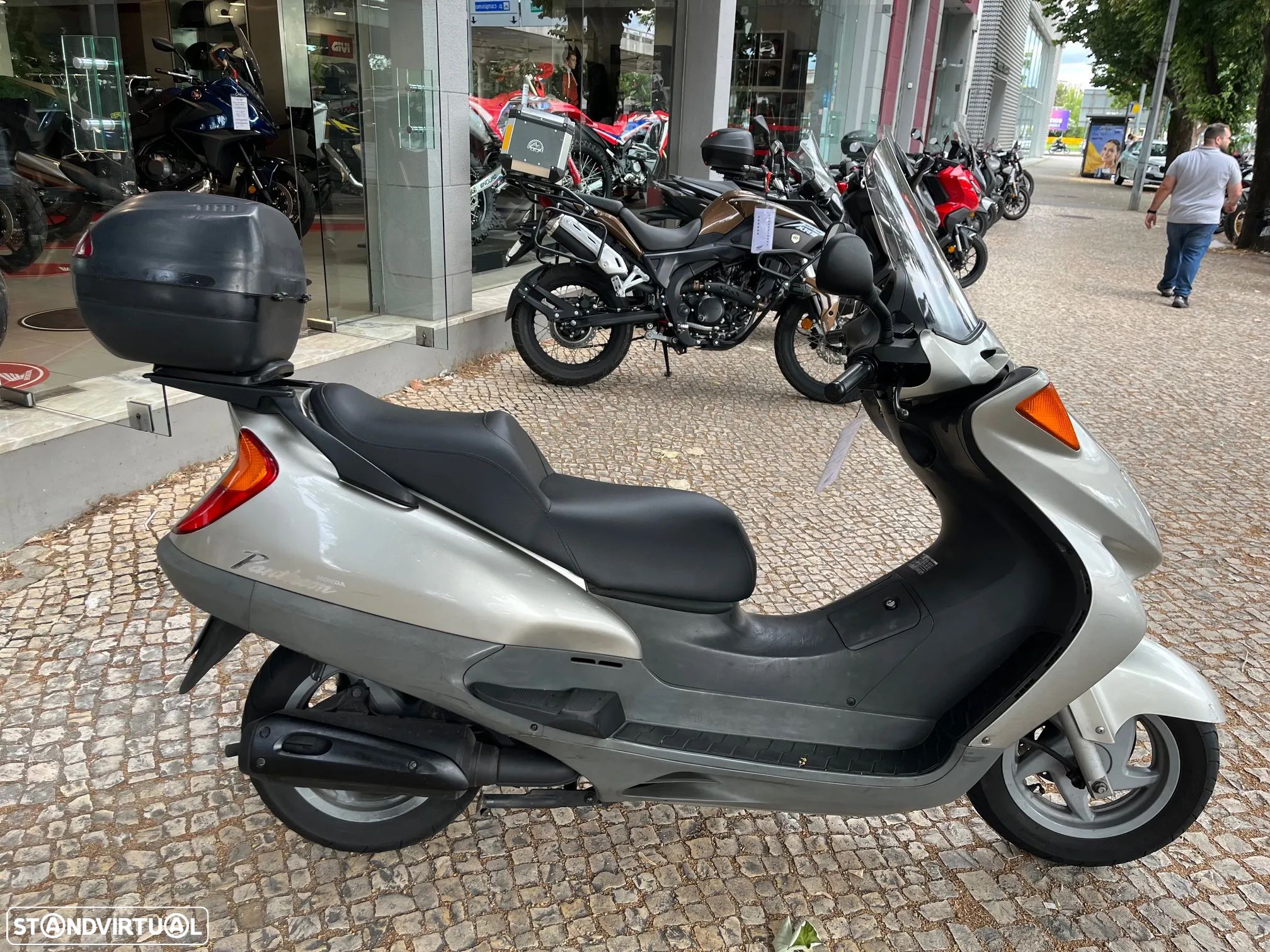 Honda FES PHANTEON 125 - 1
