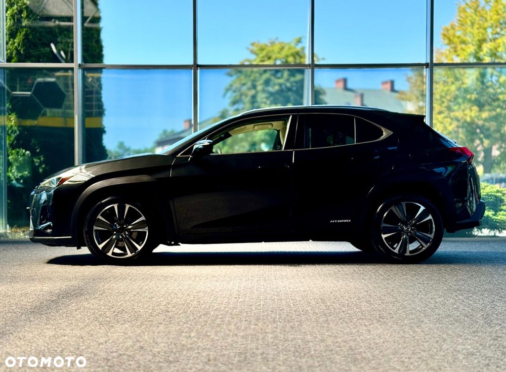 Lexus UX - 3