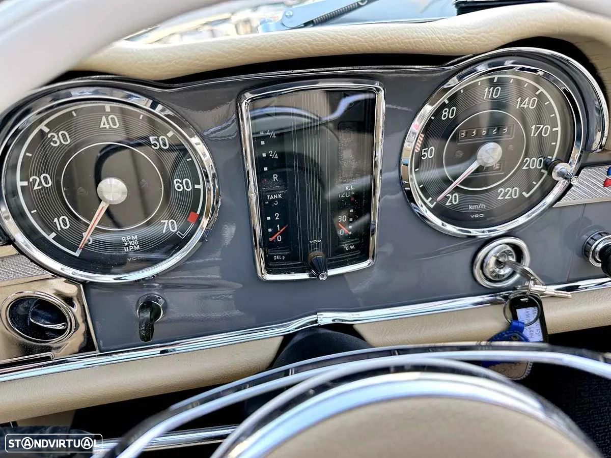 Mercedes-Benz 230 - 19
