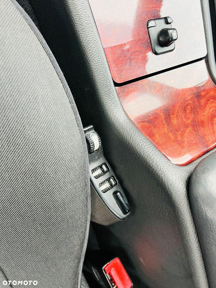 Mercedes-Benz Klasa E - 23