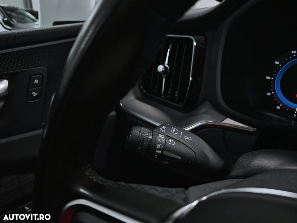 Volvo XC 60 B4 D AWD Core - 28