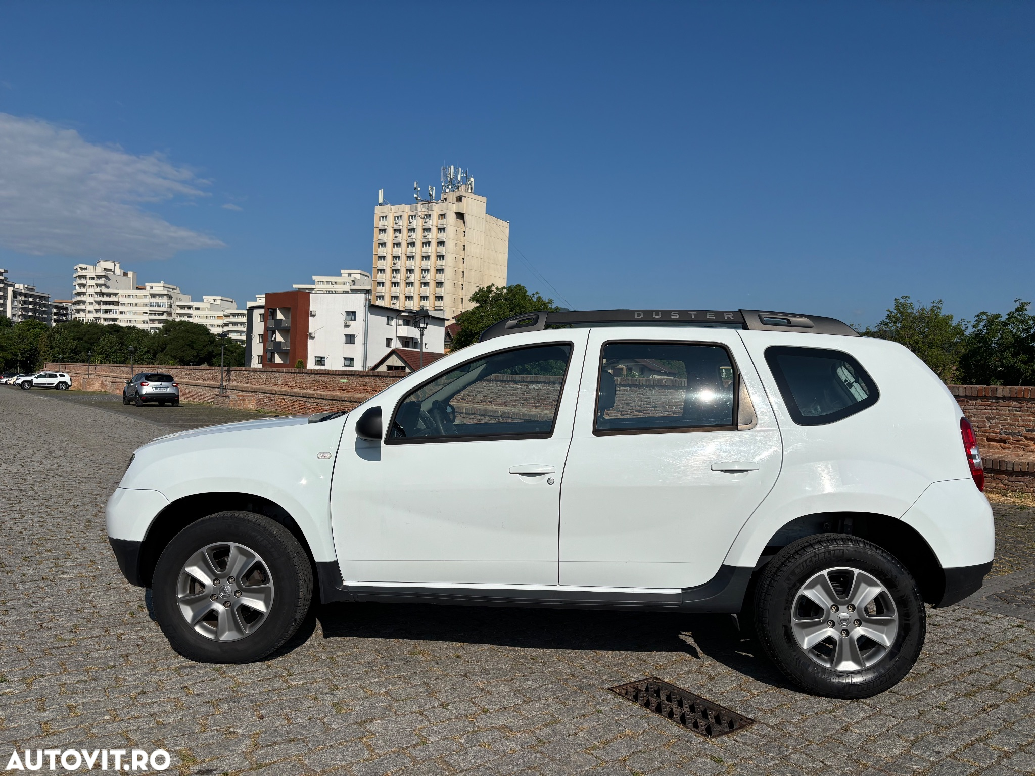 Dacia Duster 1.5 dCi 4WD Prestige jante 16" - 12