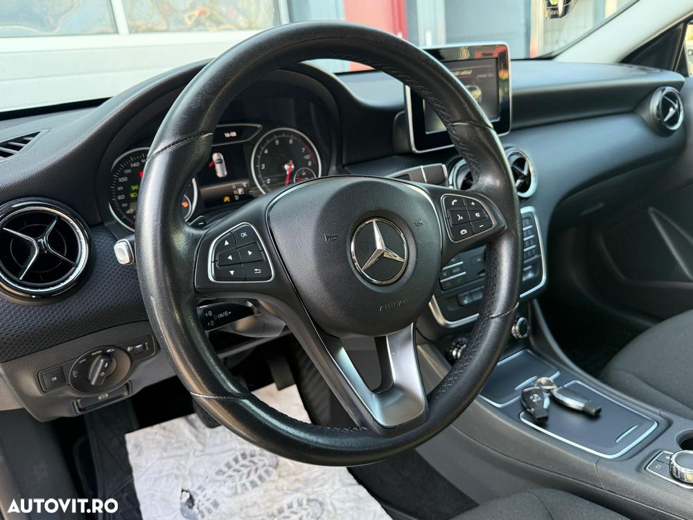 Mercedes-Benz A 160 7G-DCT - 12