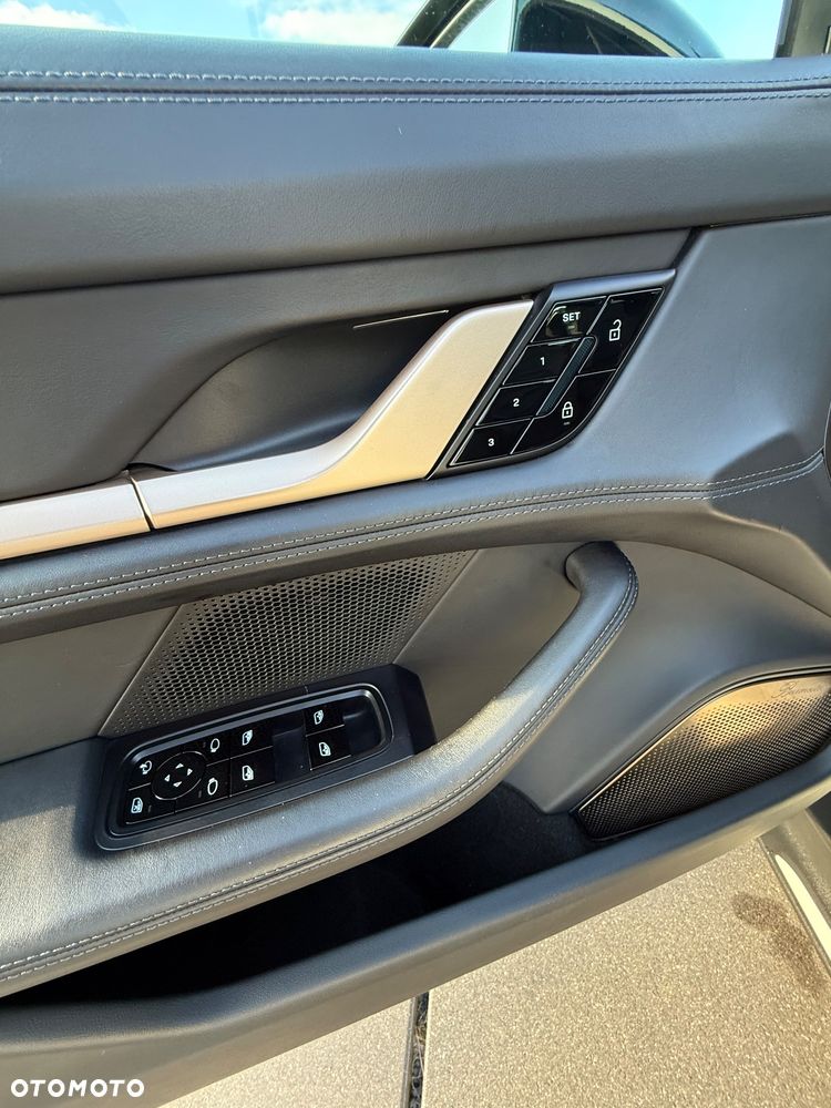 Porsche Taycan 4S Performance Plus - 16