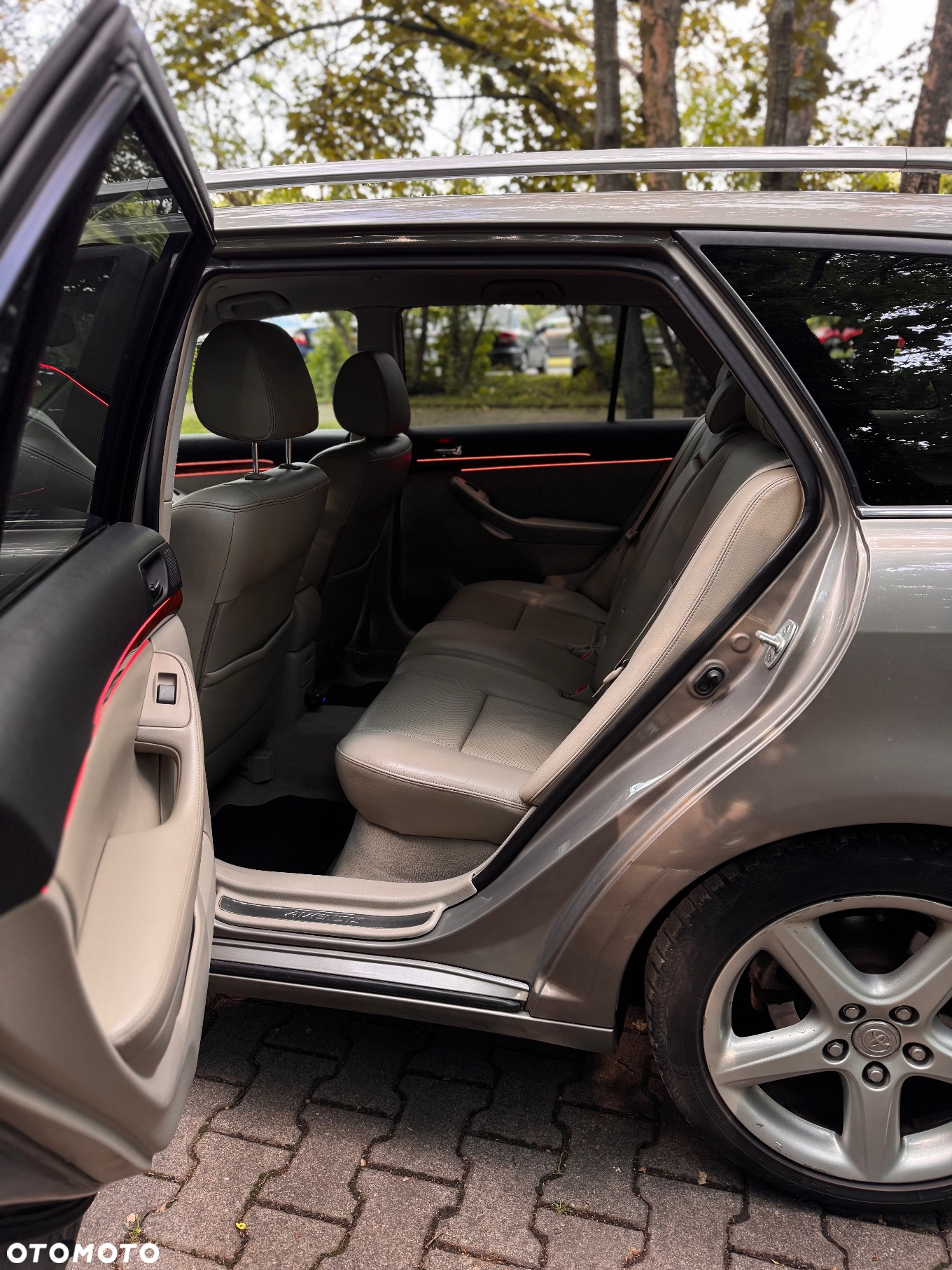 Toyota Avensis - 12