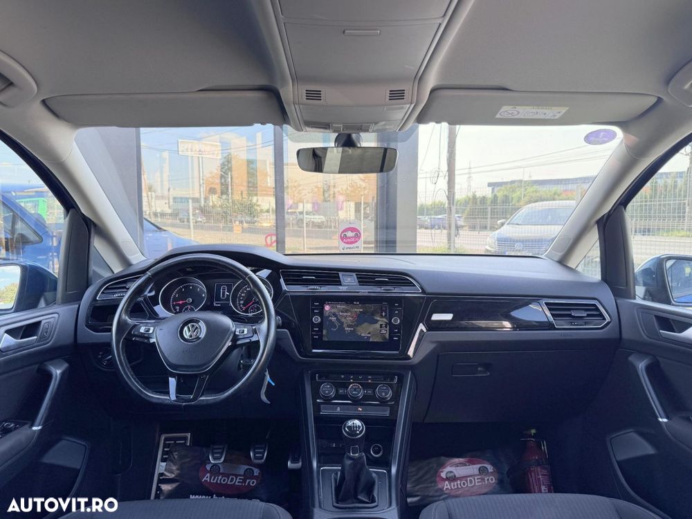 Volkswagen Touran - 10