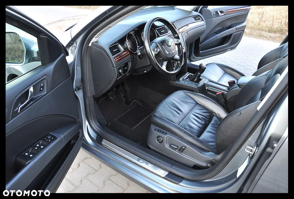 Skoda Superb 2.0 TDI Exclusive - 28