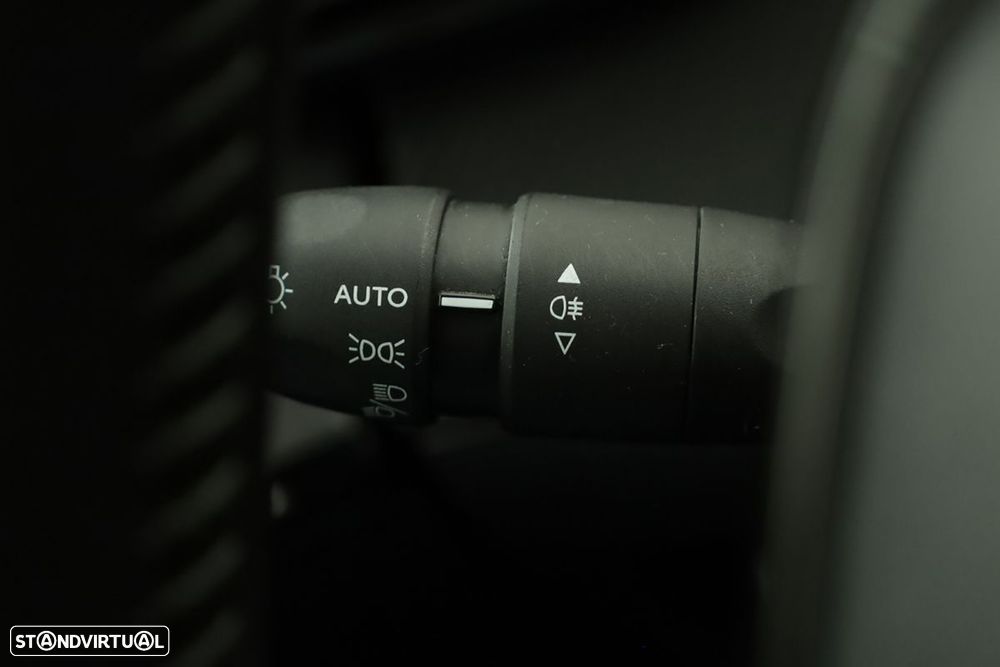 Peugeot 208 1.2 PureTech Active Pack - 17