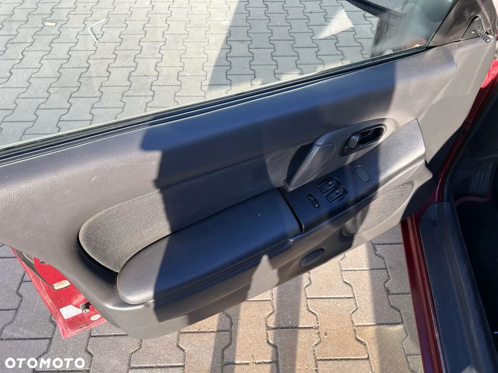 Mazda 323F 1.5 - 11