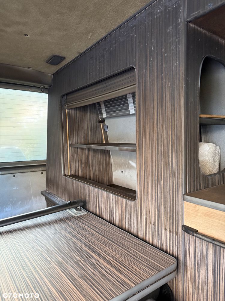 Volkswagen Multivan - 13