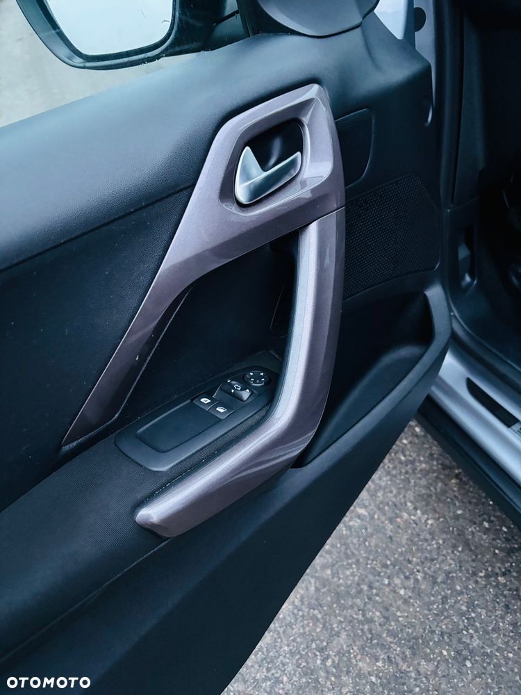 Peugeot 2008 PureTech 82 Style - 16