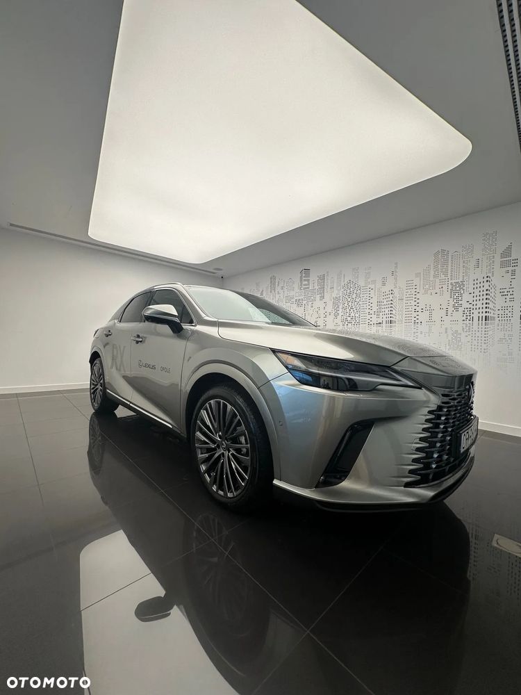 Lexus RX 450h+ Omotenashi