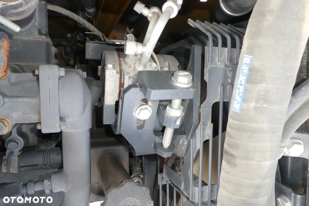 Komatsu PC 210LC-10 - 26