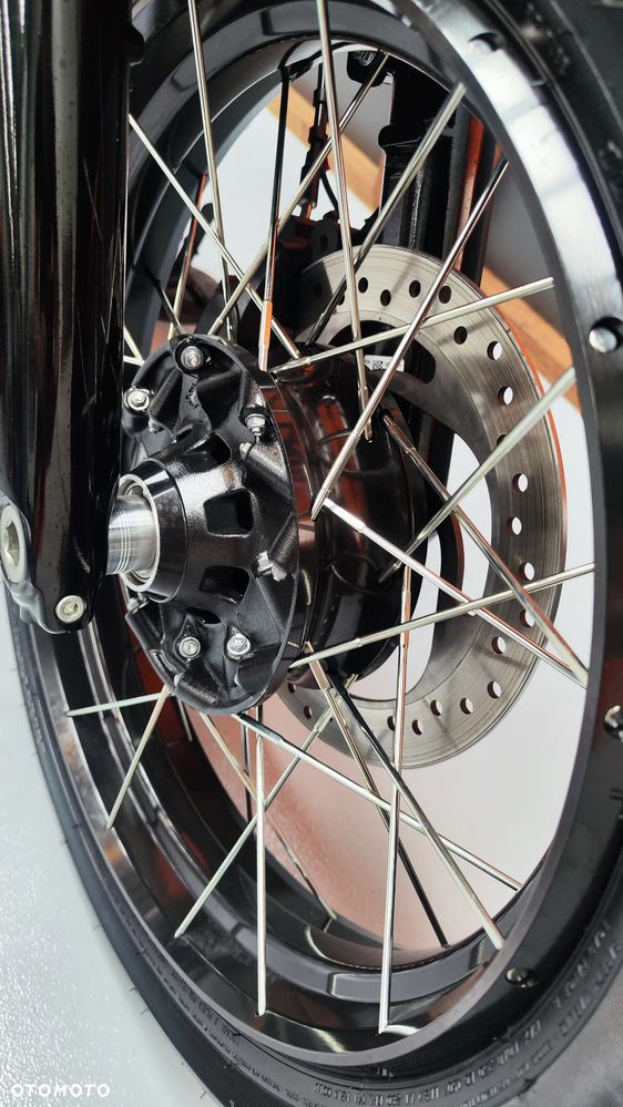 Harley-Davidson Softail Street Bob - 18
