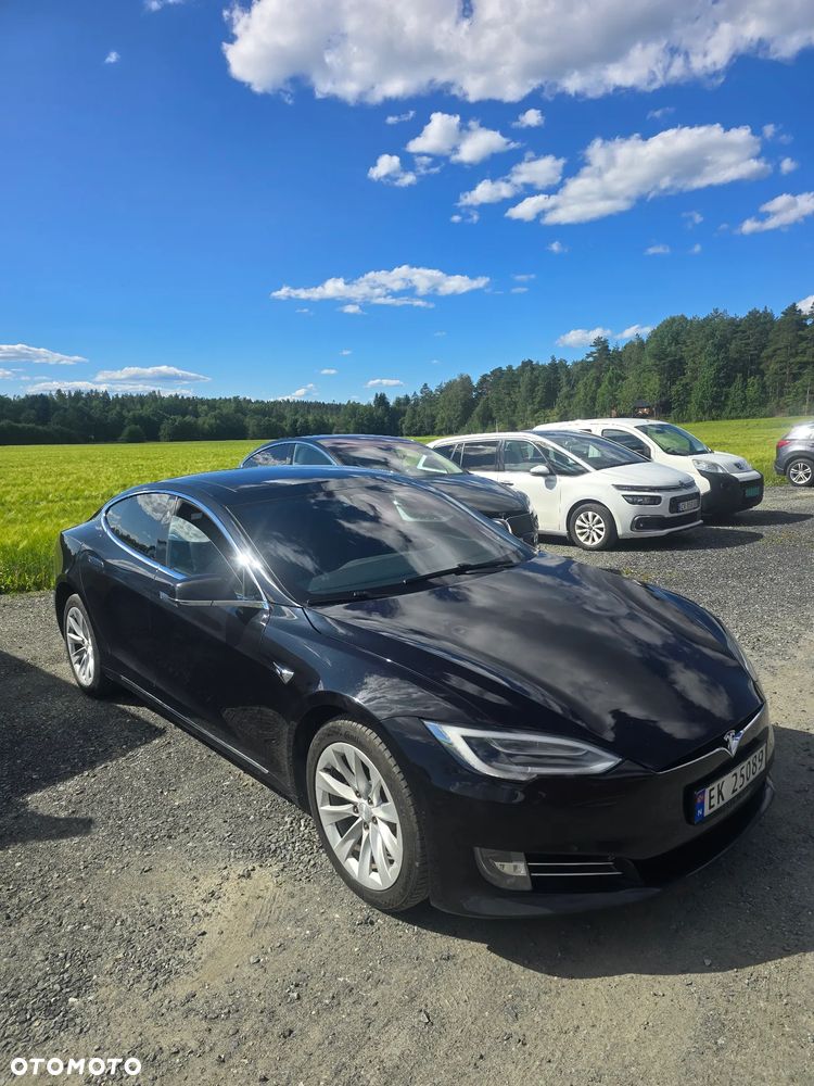 Tesla Model S - 3