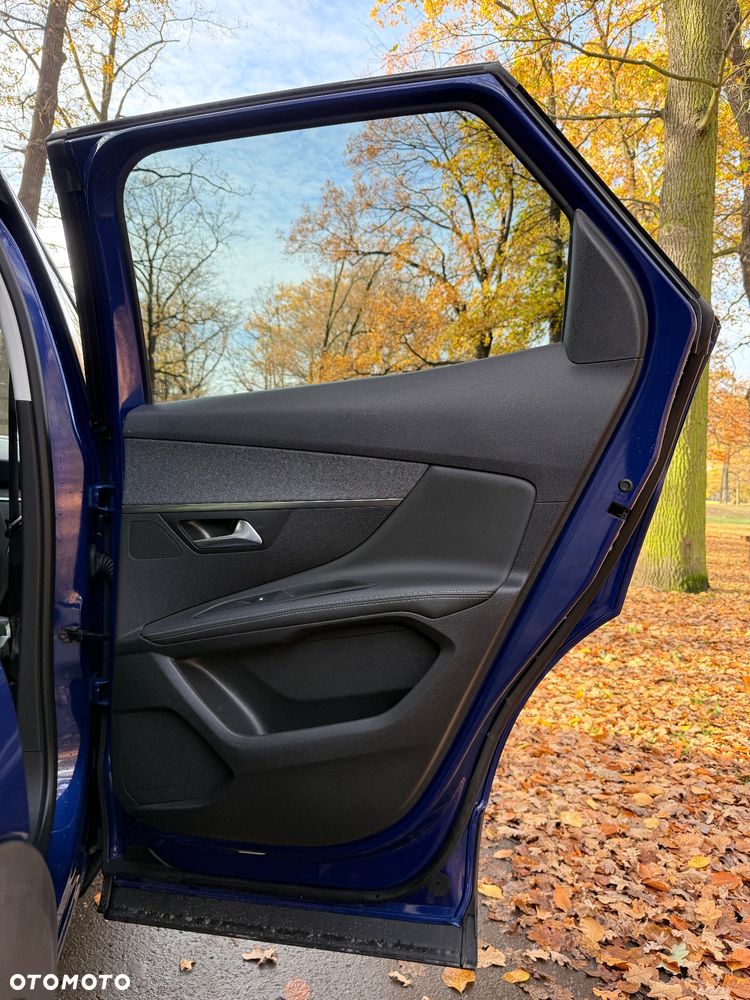 Peugeot 3008 1.5 BlueHDi Allure S&S EAT8 - 17