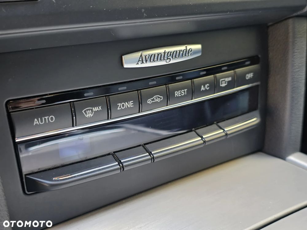 Mercedes-Benz Klasa E 350 CGI BlueEFFICIENCY 7G-TRONIC Avantgarde - 24