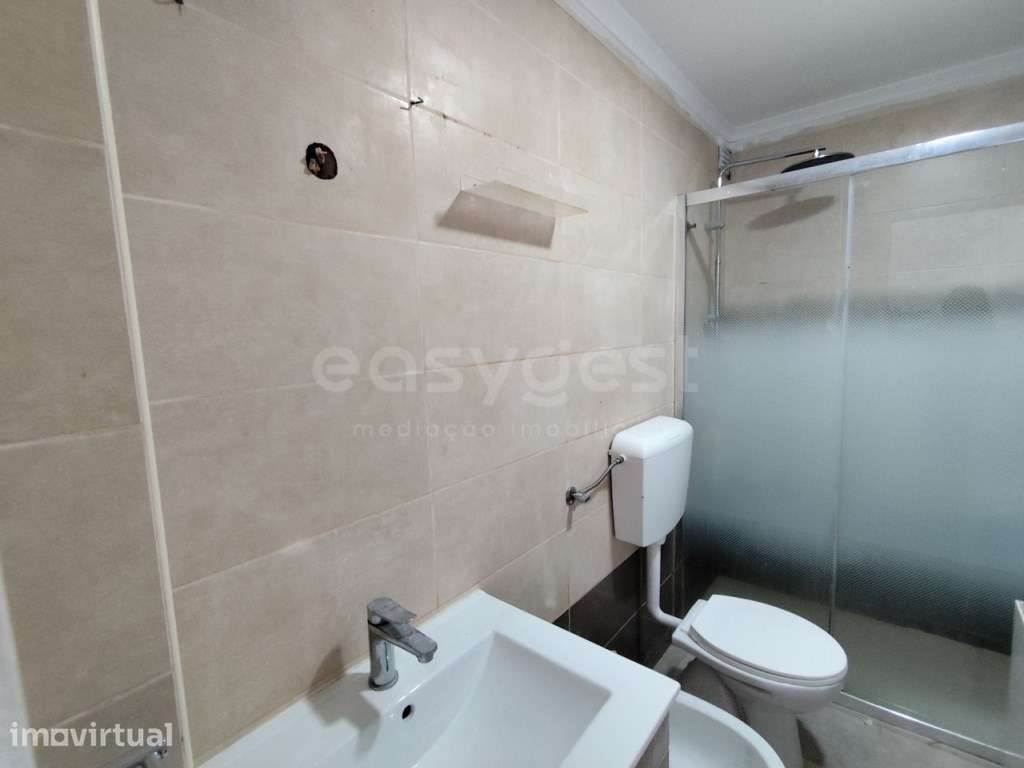 Apartamento T3 totalmente remodelado com arrecadação - Grande imagem: 5/24