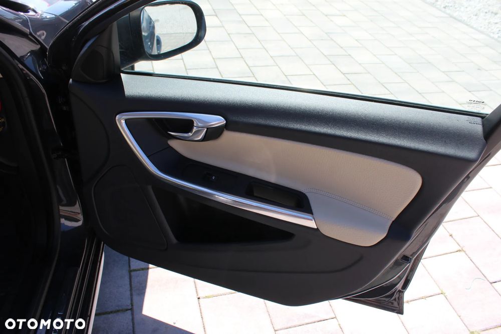 Volvo S60 T3 Summum - 24