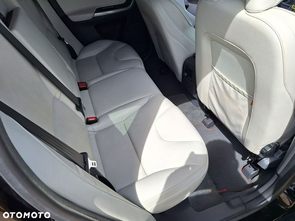 Volvo XC 60 D4 Ocean Race - 20