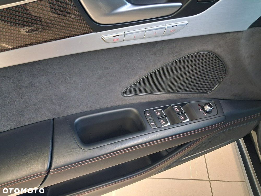 Audi S8 - 14