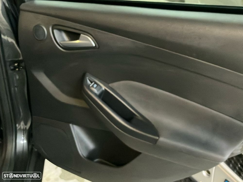 Ford Focus 1.0 EcoBoost Titanium - 23