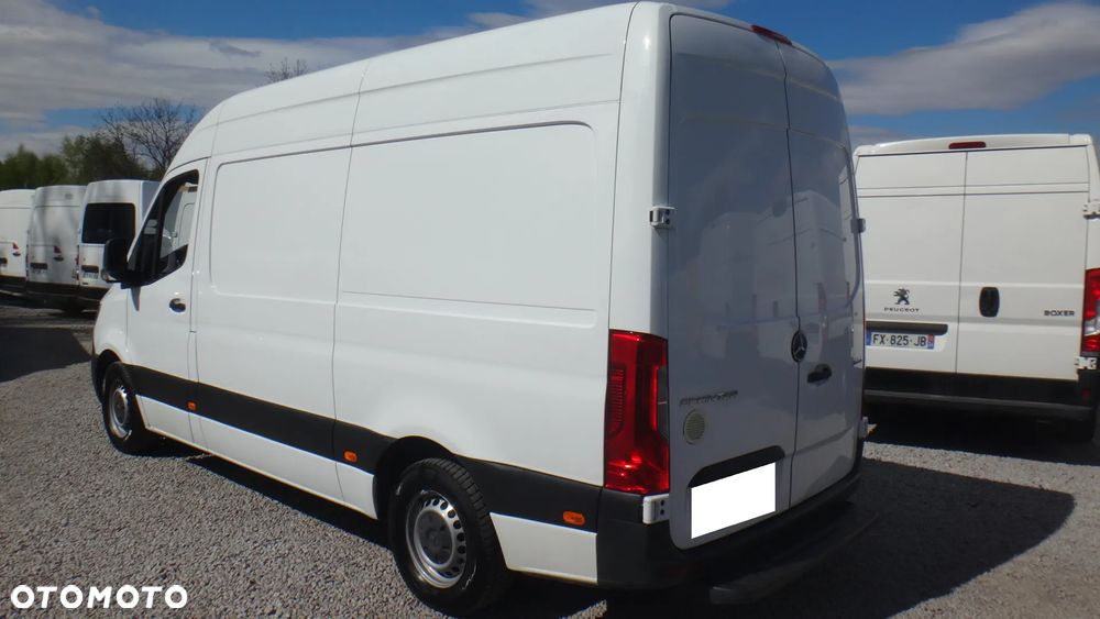 Mercedes-Benz Sprinter - 4