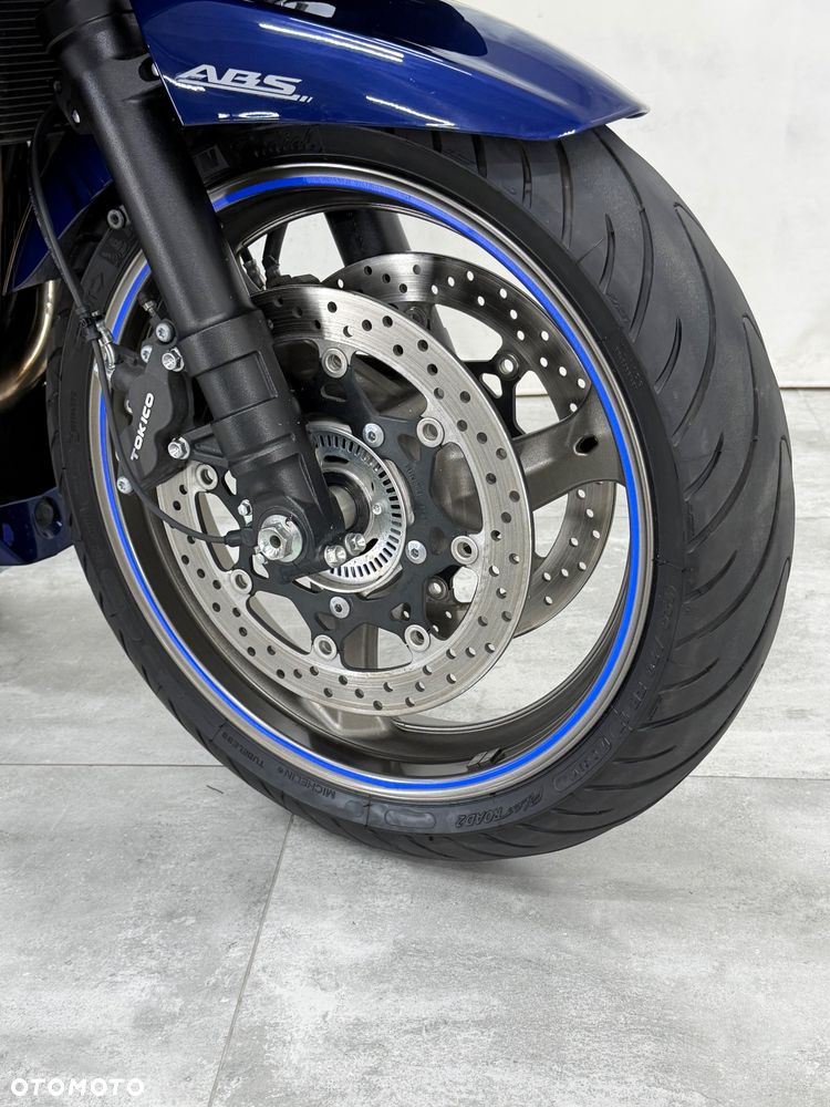 Suzuki GSX - 23