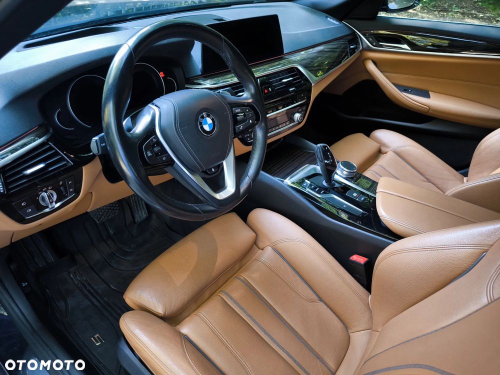 BMW Seria 5 530i Sport Line - 16