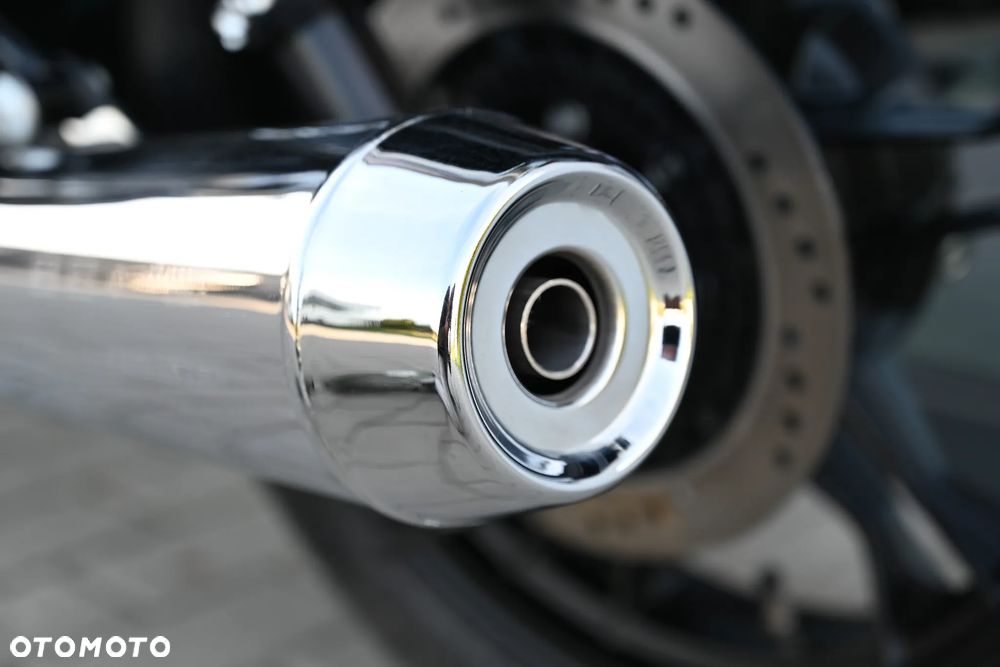 Moto Guzzi V7 - 24