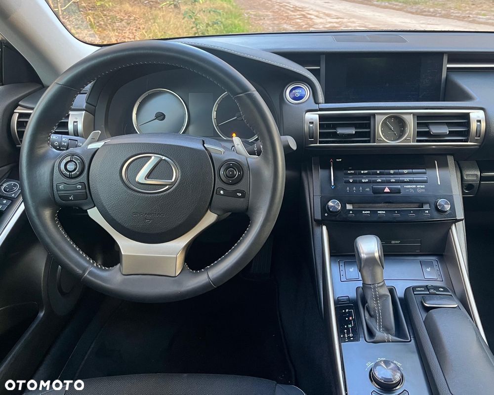 Lexus IS 300h Business - 11