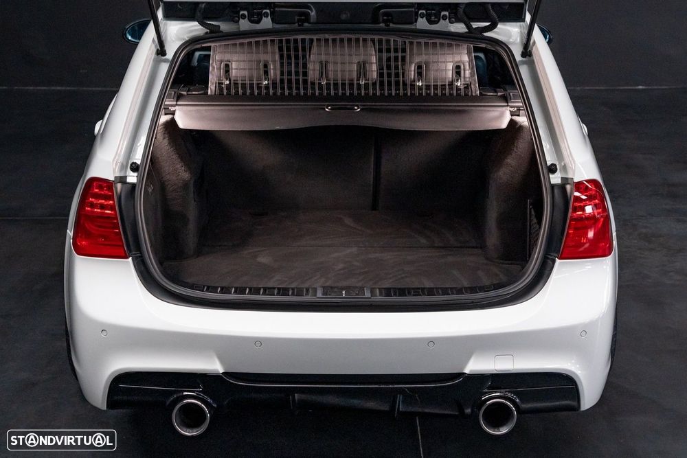 BMW 320 d DPF Touring Aut. Edition Fleet Sport - 29