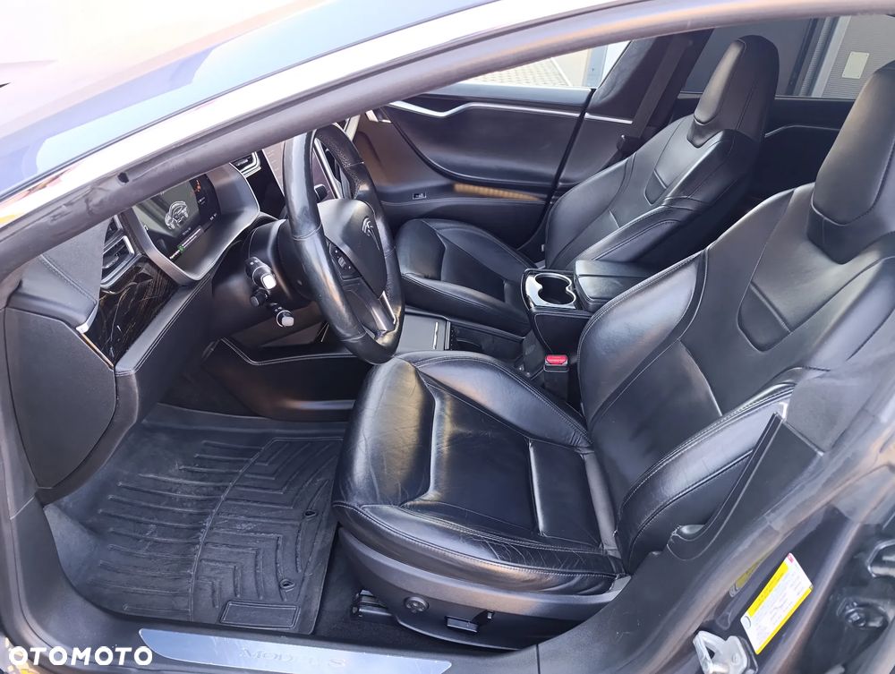 Tesla Model S - 12