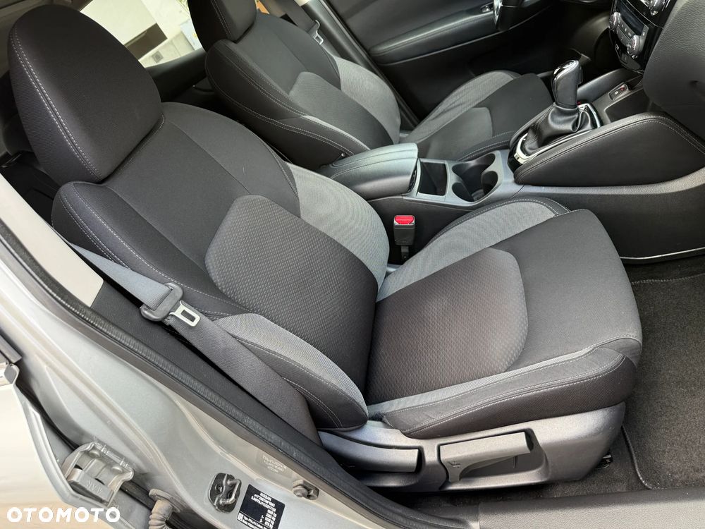 Nissan Qashqai 1.3 DIG-T N-Connecta DCT - 24