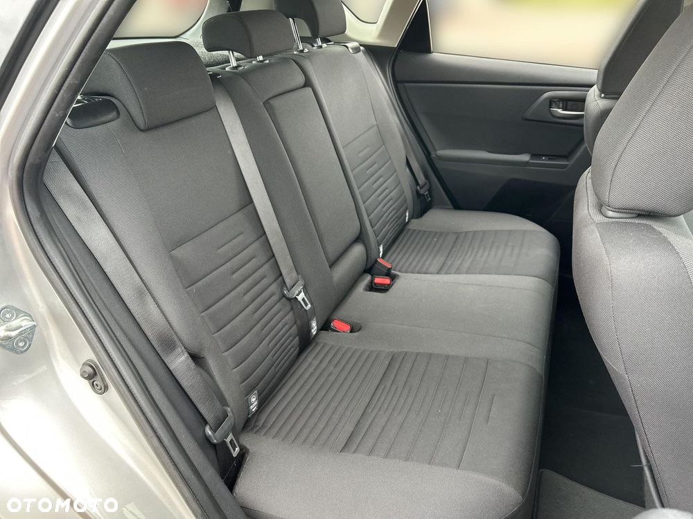 Toyota Auris 1.6 Premium - 24