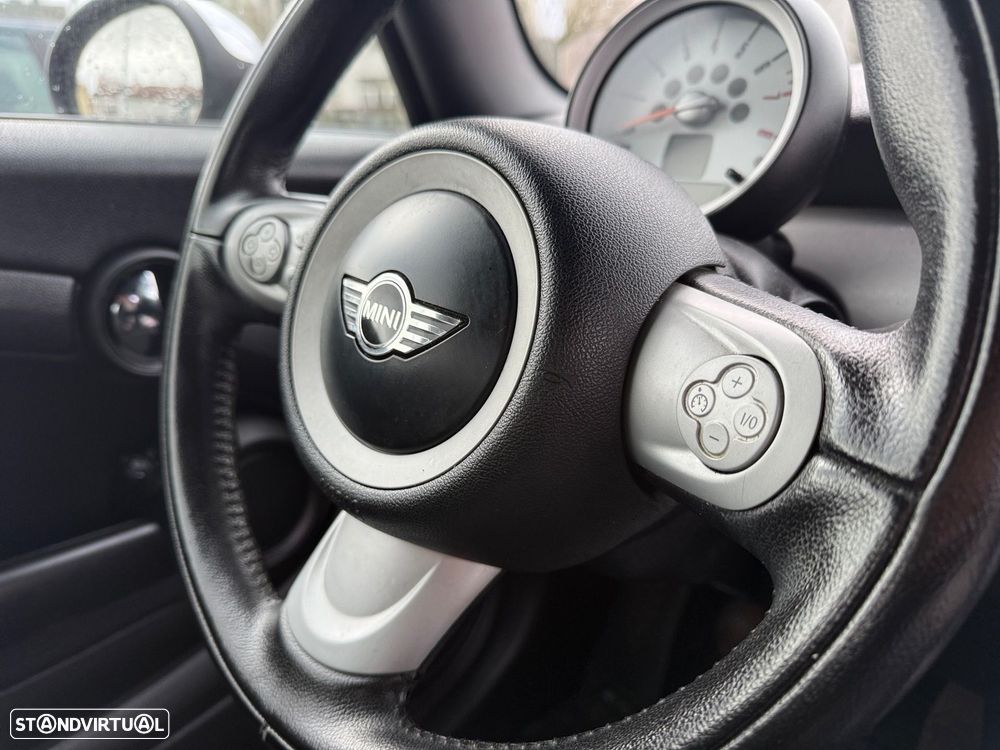 MINI 3 Portas One - 18