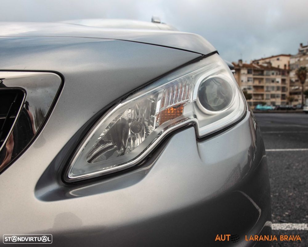 Peugeot 2008 1.2 PureTech Allure - 19