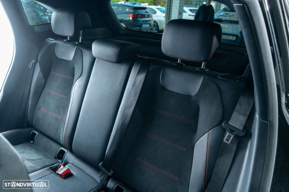 Mercedes-Benz GLA 250 e 8G-DCT AMG Line - 8