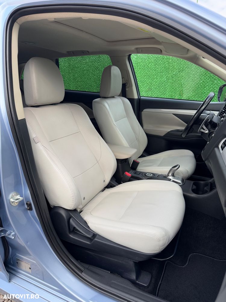 Mitsubishi Outlander 2.0 4WD Top - 10