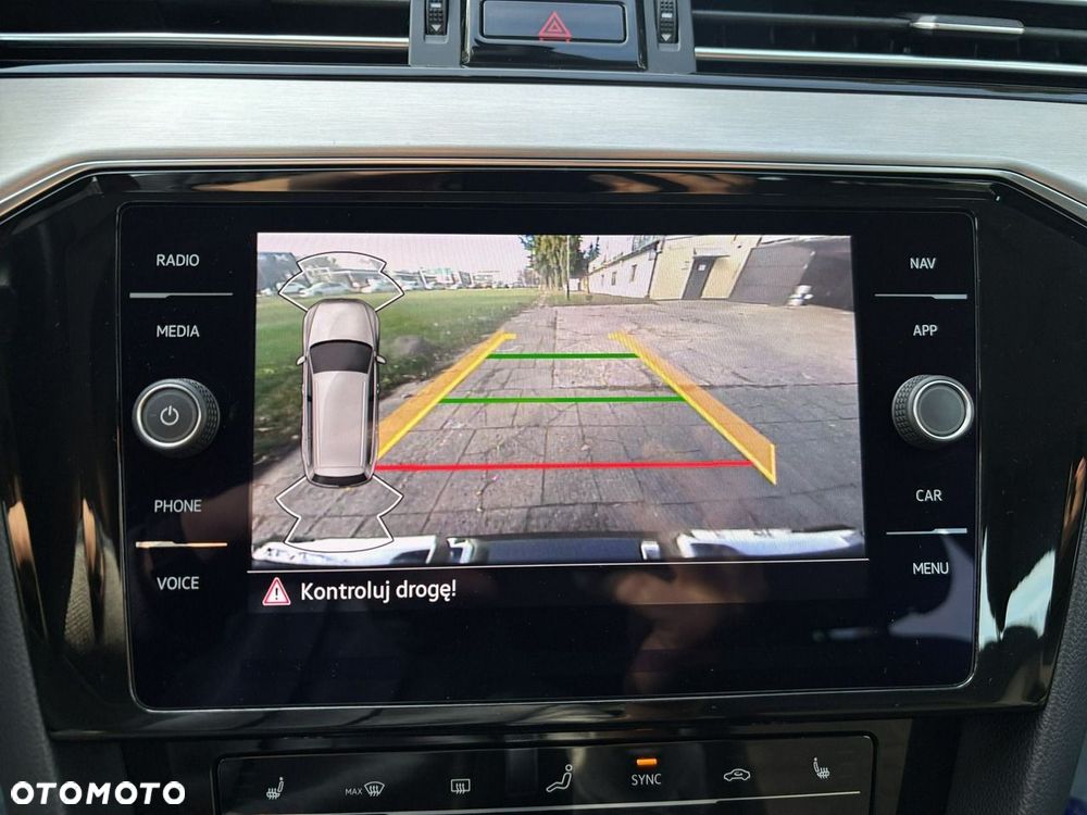 Volkswagen Passat - 19