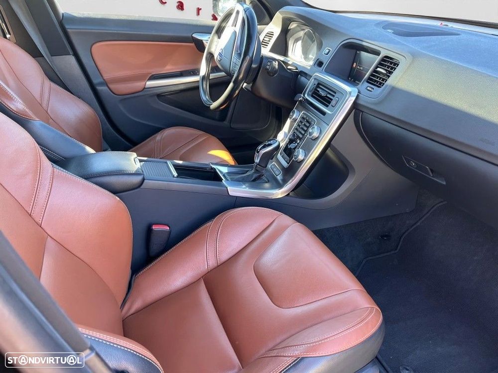 Volvo V60 D6 Twin Engine Geartronic RDesign - 13