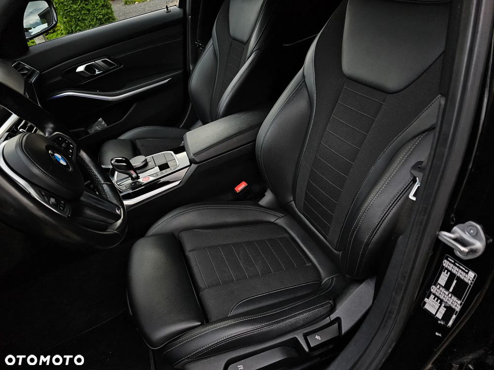 BMW Seria 3 318i Sport Line - 12