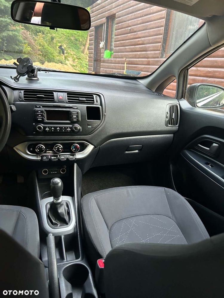 Kia Rio - 8