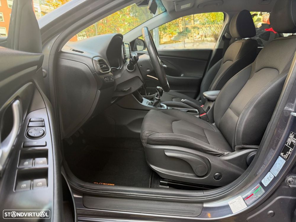 Hyundai i30 SW 1.6 CRDi Style+Navi - 9