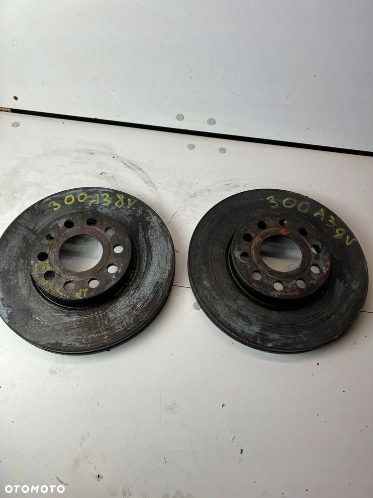 Tarcza hamulca przedniego Audi A3 S3 8V 2014 PRZÓD KOMPLET - 1